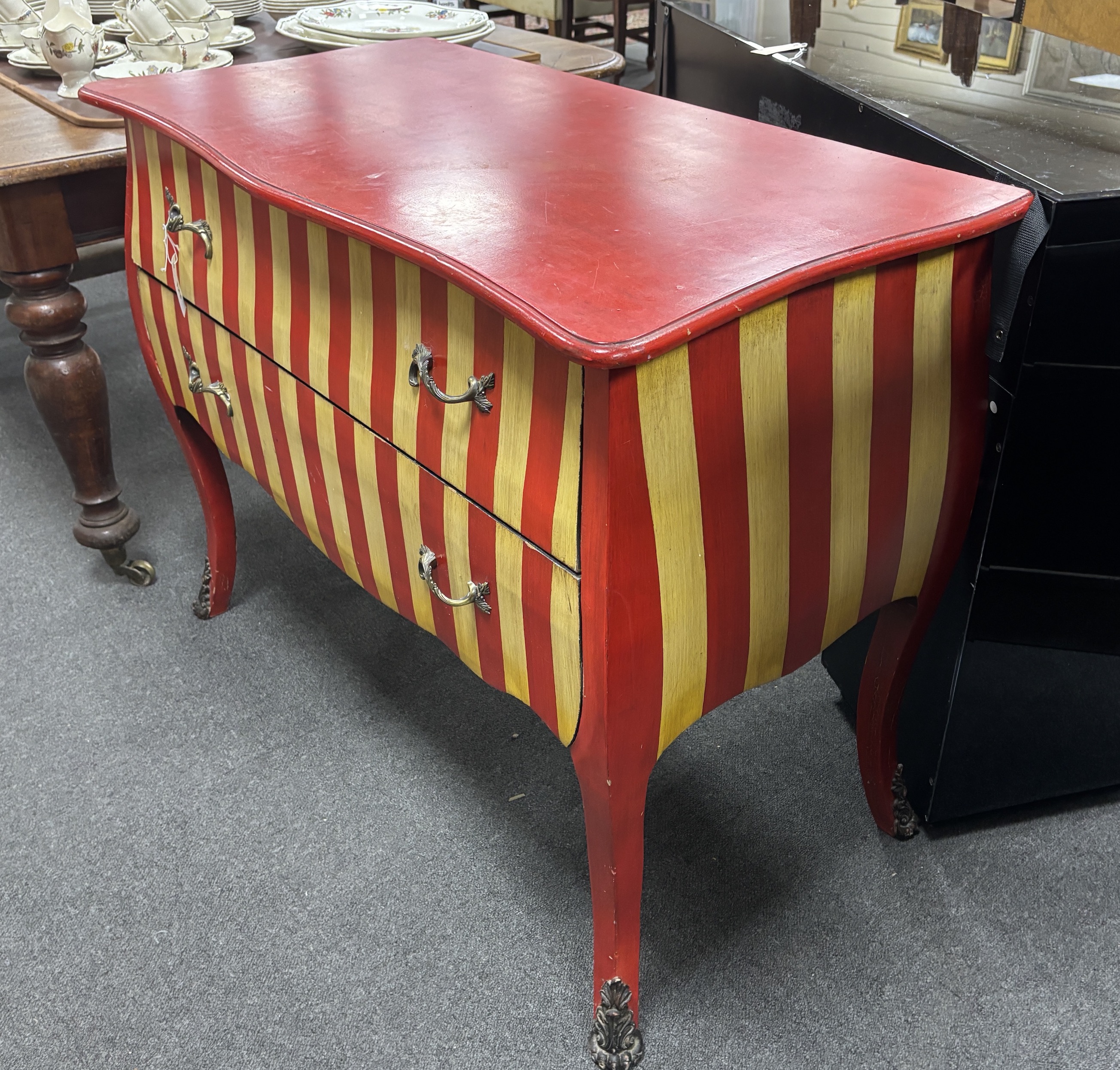 A contemporary Continental style painted serpentine commode, width 105cm, depth 52cm, height 83cm